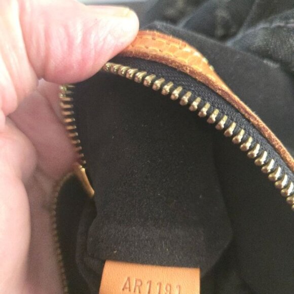 //PENDING//  //PENDING//   LOUIS VUITTON Daily PM Monogram Noir Denim Hobo - Picture 14 of 16